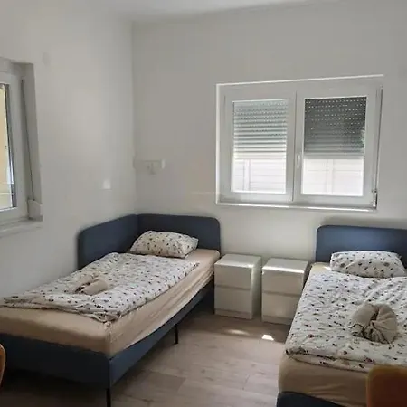 아파트 Elevenstreet Apartman- *